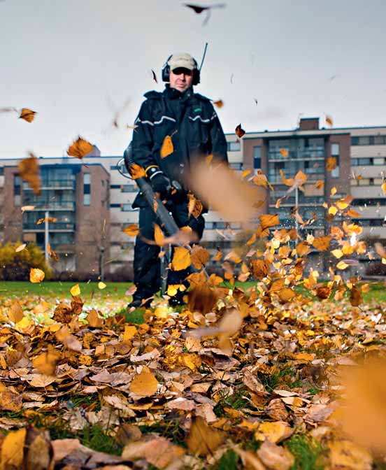 Risto Erosen palveluasenne on kohdallaan: hän huoltaa taloja kuin omiaan. 4 Isännöitsijän työssä hyvä ja luotettava huoltomies on ensiarvoisen tärkeä.