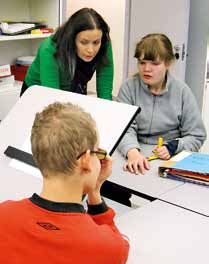 lyhyesti Svenska skolan för synskadade är en statlig specialskola i Helsingfors. Vi är ett kunskaps- och resurscenter och den enda synpedagogiska enheten för Svenskfinland. www.blindskolan.