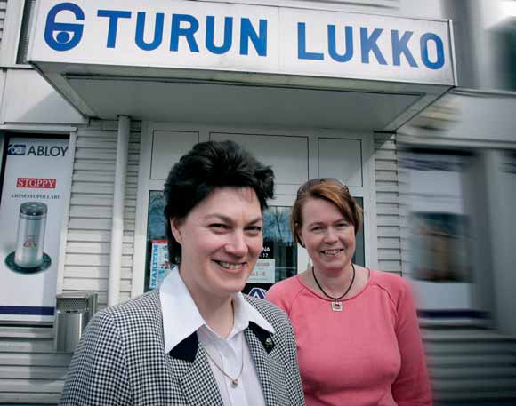 Abloy tarkoittaa minulle samaa kuin lukko. Varma lukko. - Paavo Lipponen Eduskunnan entinen puhemies - Naiset, tervetuloa alalle!