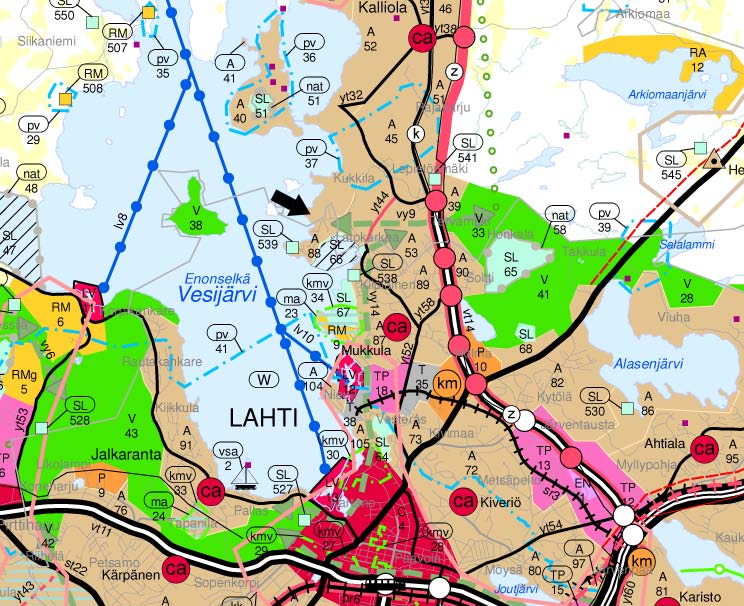 Kuva 4. Ote maakuntakaavasta, sijainti merkitty mustalla nuolella.