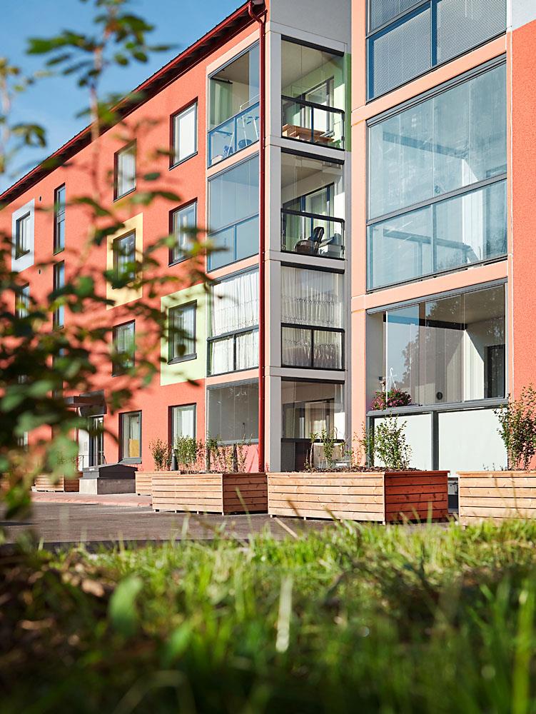 Alppikylä rakenteilla Uusia kerrostalokohteita ja suurempia kokonaisuuksia valmiina 11 tontilla ja rakenteilla 5 tontilla Vuokra- ja asumisoikeusasuntoja Alppikylään Suomen suurin townhouse-alue