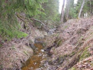 Toimenpiteet: Virtausnopeuden pienentäminen pohjapadoin