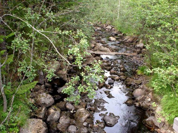 Lohkareisen osuuden jälkeen joki tekee pienen mutkan, minkä alapuolella uoma hiukan laajenee sillä seurauksella, että pohjan