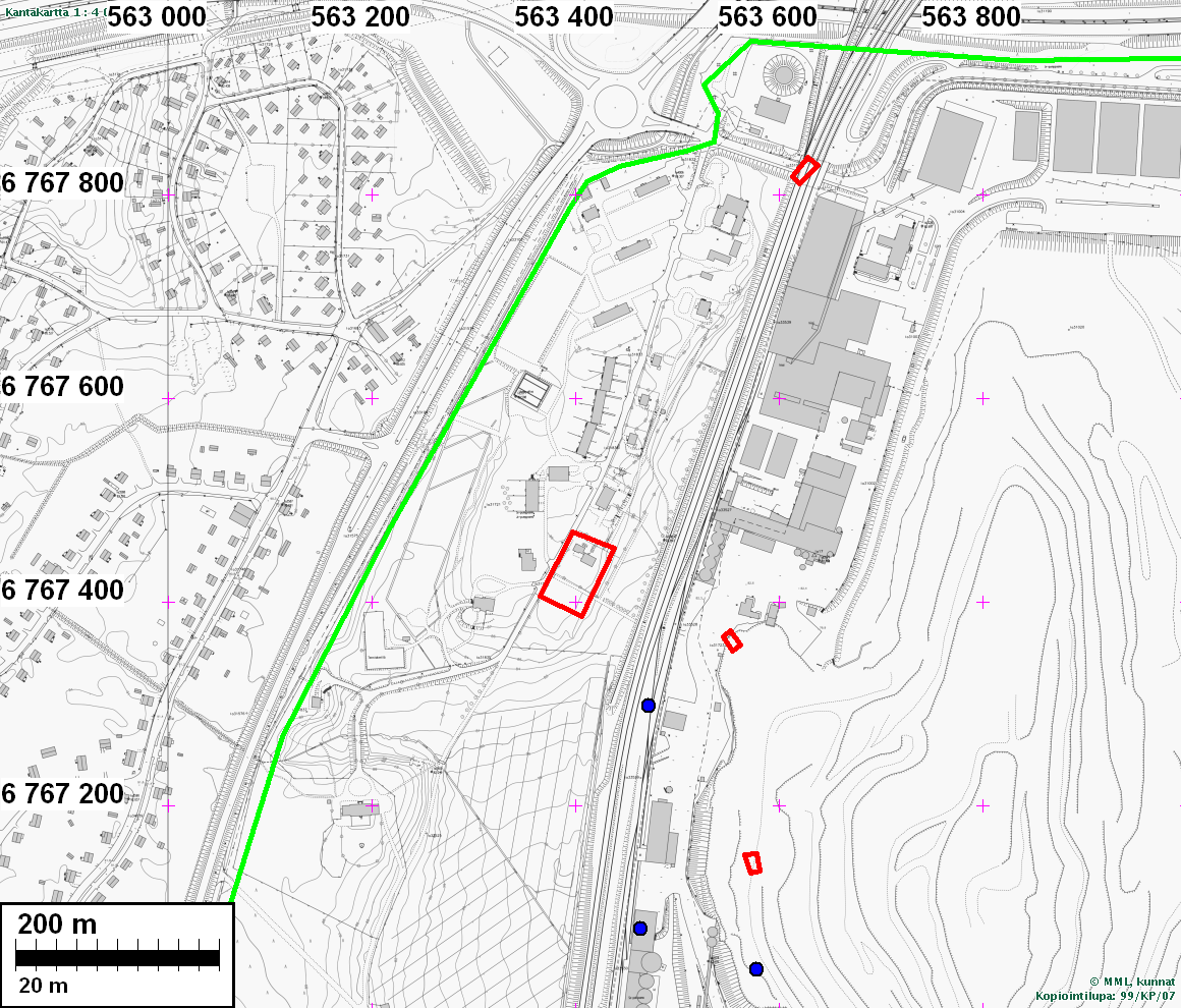 17 Ihalaisen kylän eteläosan isojakokartalle merkityt tonttialueet on rajattu punaisella viivalla. Suurin tonttialue idässä on talon Ihalainen 3 (Askola) tontti.