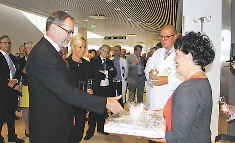 Teksti ja KUVat» Marjo Peltoniemi Neurokirurgialla järjestettiin uusien, T-sairaalan F-osassa sijaitsevien tilojen viralliset avajaiset 23.8.2013.