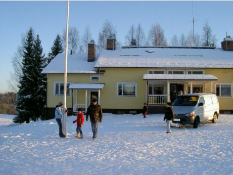 Mitä hyvää Pajulahdessa on? Millaisessa kylässä asumme? Pajulahdessa toimii kyläkoulu. Koulu on kylän henkinen ja toiminnallinen keskus.