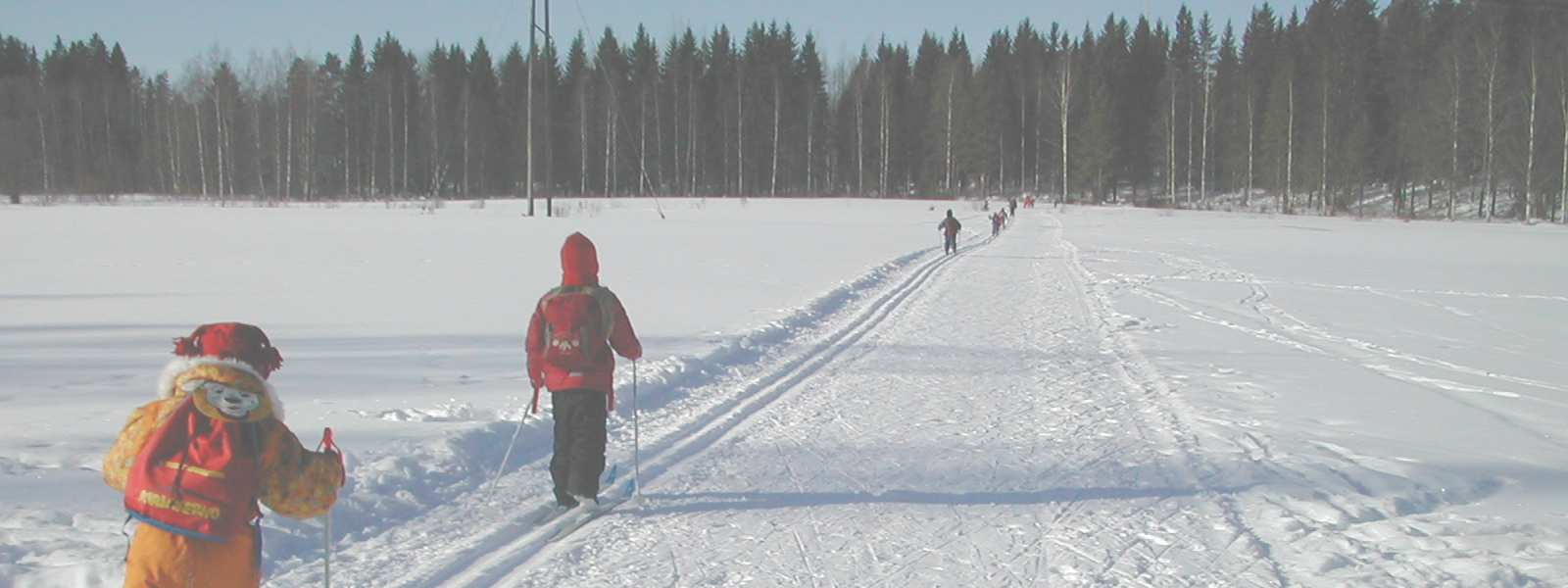 OPPIMISYMPÄRIST RISTÖ Päiv iväkotimme on avoinna pää ääsää äänt ntöisesti 6.30-17.00. 6-vuotiaiden esiopetusaika on 8.30-12.