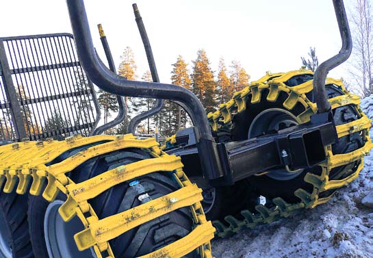 Kahdella sylinterillä ohjautuva nivelaisa on voimakas ja lisää merkittävästi vaunun ketteryyttä vaikeassakin maastossa.