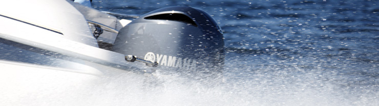 Yamaha ylivoimaa 7 Elektroninen polttoaineen suihkutusjärjestelmä (EFI) Kaikkien Yamaha-perämoottorimallien monipuoliseksi tiedetty suorituskyky perustuu mahdollisimman suureen palamistehokkuuteen