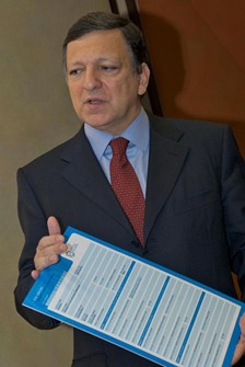 Sivu 3 9 miljoonaa ECDL-tutkinnonsuorittajaa EU:n komission puheenjohtaja José Manuel Barroso myös ECDL-tutkinnonsuorittaja ECDL-tutkinnonsuorittajia on jo yli 9 miljoonaa ympäri maailman!