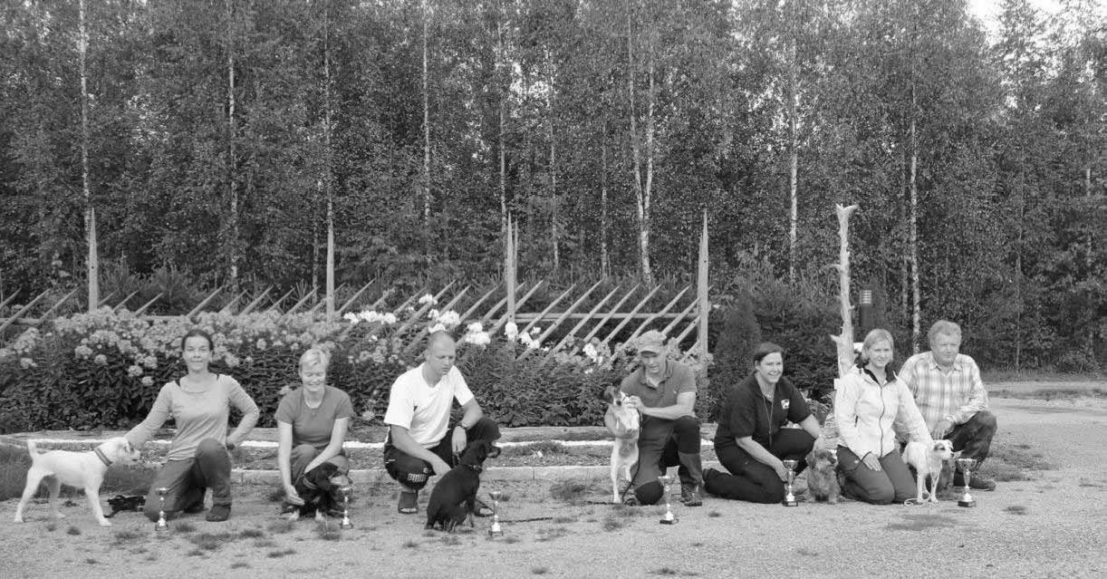 Rotujenvälinen VERI ottelu eli epävirallinen SM-koe mäyräkoirien ja terrierien vesiriistakoe Suomen Saksanmetsästysterrierit oli tänä vuonna järjestysvuorossa, kun miteltiin koirien paremmuudesta