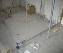 Menetelmällä saadaan betonille lisää kuivumisaikaa ja seuraaville työvaiheille hyvä lähtökohta. Kuva 21. Kololaatan päälle on asennettu elementtilaatta.
