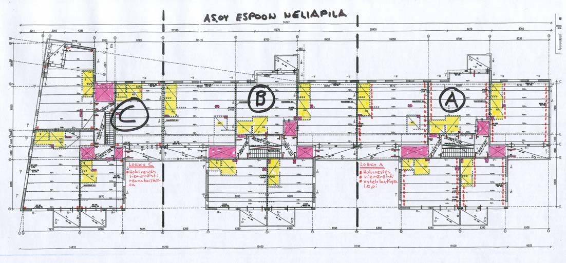 35 Kuva 27. Pilottityömaan kosteudenhallintasuunnitelmassa on esitetty punaisella värillä laataston aukot ja keltaisella värillä märkätilojen kohdat.