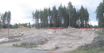 Kylänraitti 3/2009 JSS 3 Oikoradan suunnittelu käynnissä Espoo-Salo -oikoradan ympäristövaikutusten arviointitilaisuus oli Veikkolan koululla 14.9. Ratahanketta selvittivät uomas utere Uudenmaan ympäristökeskuksesta, Jussi Lindberg Ratahallintokeskuksesta ja Jari Mannila rataa suunnittelevasta Rambollista.