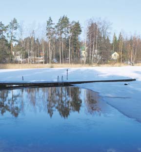 4 JSS Kylänraitti 3/2009 Reipasta mieltä talviuinnista Kohtaamme kymppikioskilla Kuka olet ja mistä tulet? apani Sorsa. ulin hakemaan vaimoani töistä päiväkodista. Millä alalla työskentelet?