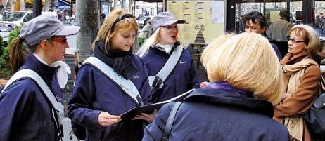 Helpan pukuompelulinjalla on aloittanut kaksivuotinen pilottiryhmä, jossa ammattiopintojen lisäksi paneudutaan yrittäjyyteen. Ryhmää vetää Katja Anttila.