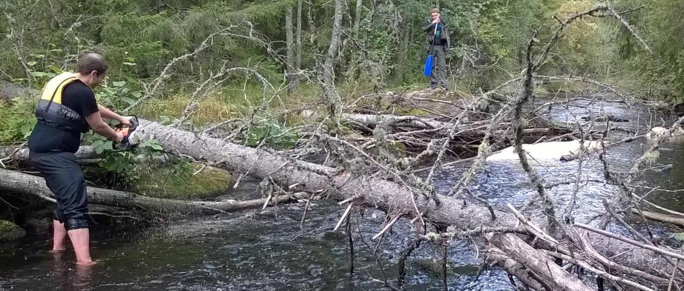 - Räyrinkijärvien varmistuminen meteoriitin sirpaleiden synnyttämiksi kraatterijärviksi vaatii jatkotutkimuksia, jossa uudet havainnot erikoisista kivistä saattavat olla avainasemissa.