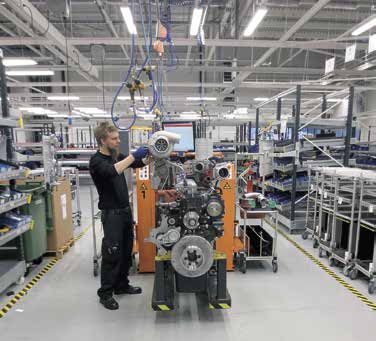 Tämän tietää Harri Ruponen, AGCO Powerin tuotantojohtaja, joka on joutunut varsinkin uudessa kutoshallissa joukkueineen monien yllätysten ja tuotannollisten haasteiden eteen.