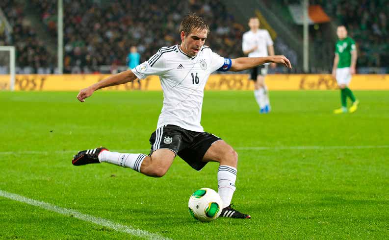 PHILIPP LAHM SAKSA SYNTYNYT 11.11.1983 PELIPAIKKA Laitapuolustaja A-MAAOTTELUT/MAALIT 105/5 SEURA FC Bayern München Äärettömän hankalasti puolustettava puolustaja.