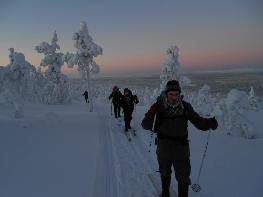 9 Maaliskuussa 2013 suksiin ja ahkioon, pojat aloittivat hiihtomatkan Kemihaarasta kohti Peskihaaran autiotupaa.