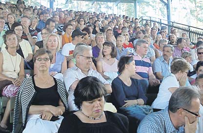 pv klo 15 avantouintia Ispoisten avantouimarien avantosaunalla. Kertamaksu 4,-, maksetaan saunalla, varaa tasaraha. Yhteissauna, lämmin suihku. Mukaan uimapuku, pyyhe, uimatossut tai villasukat.