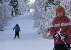 kausimaksu 25, Jutta Metsola ja Katariina Ketola Ipanapalloilu (alle 6 v) 17 18 Nuorten palloilu 18 19 www.karinaistenkunto.net. perhe.mannikko@pp.inet.