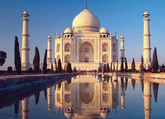 HARVINAISET HELMET 33 Mogulihallitsijoiden upeaa arkkitehtuuria seuraten... Intian kultainen kolmio: Delhi Agra Jaipur 4.2.