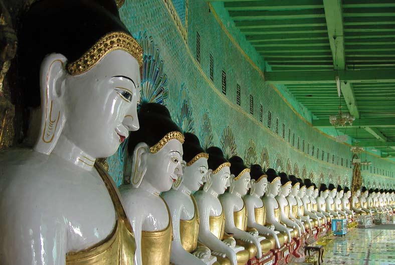 40 HARVINAISET HELMET Kaunis ja kiehtova Myanmar 2. 15.11.2011 Temppeleitä, luonnonkauneutta ja sydämellistä vieraanvaraisuutta Myanmar (Burma) on ristiriitainen ja kiehtova kohde.