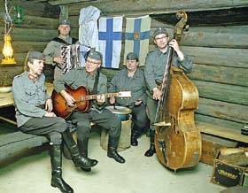Karjala-lehden perinteinen Karjalaisten pikkujouluristeily Tallinnaan 20. 21.11.2011 m/s Baltic Princessillä Jo 12. kerran laiva täyttyy iloisista karjalaisista.