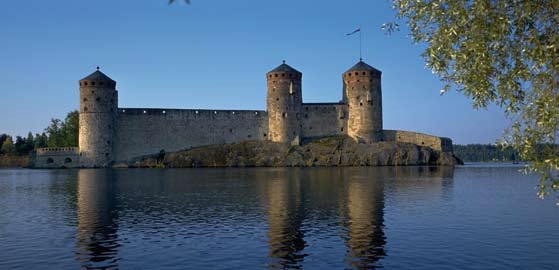 72 KULTTUURIMATKAT u MUSIIKKI Asiantuntijaopas ja matkanjohtaja Riitta Niemenmaa Savonlinnan Oopperajuhlat: Marjukka Tepposen ja Juha Uusitalon konsertti Olavinlinnassa 10. 11.7. 2011 Taidekeskus Salmela ja lounasristeily Retrettiin Don Giovannin nimiroolia laulaa italialainen Carlo Colombara.