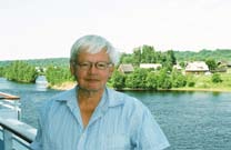 6. Risteilyisäntä Ilmari Hakala, ohjelmapäällikkö Leena Hakala Viihdettä ja faktaa Saarijärven maalaislääkäri Tapani Kiminkinen.