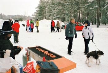 Yrittäjien järjestämä koko perheen Talvirieha tarjosi mukavassa talvisäässä hauskaa kaikille.