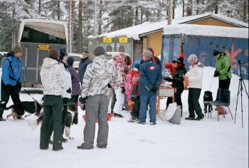 helmikuuta heti tapahtuman alkuhetkistä lähtien paikalla oli tasaiseen tahtiin kymmeniä Vihdin Yrittäjien jäseniä ja