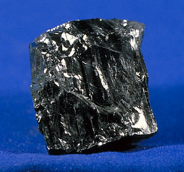 Kivihiili 8 Antrasiitti, bituminen kivihiili ja ruskohiili (ligniitti). Laadukkaan antrasiitin energia-arvo on jopa 35 MJ/kg eli lähellä öljyn energiaarvoa (42 MJ/kg).