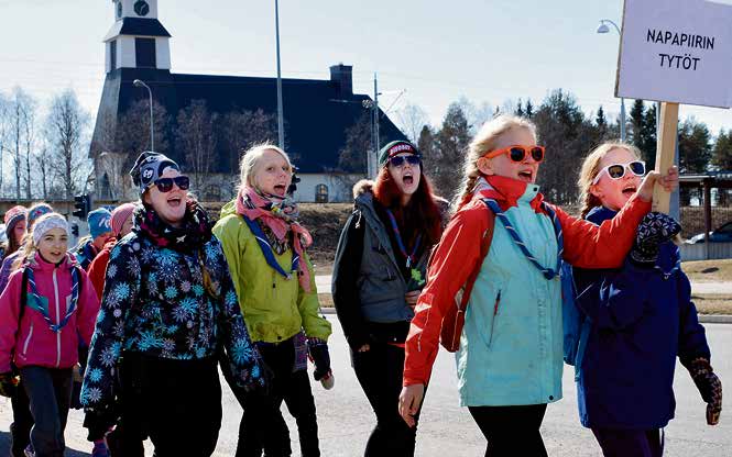 toisellemme. Käden puristus on ilon jakamista, lämmin osanotto vaikeaan asiaan. Viestimme sillä, että välitämme toisistamme.