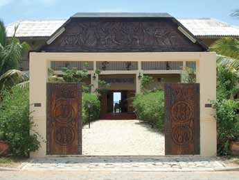 Villa Karo, Grand Popo, Benin [vas] Le Kalevala -näyttelyn avajaiset Villa Karossa.