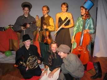 Tiukulan kulttuuriviikko syyskuussa 2006 - työpajoja ja Mozartia Ajatuksena oli yhdistää draamaa ja musiikkia.