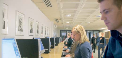 Asiakaspalvelua parannetaan sähköisellä asioinnilla Yliopisto avautuu tietokoneen ruudulle Turun kauppakorkeakoulu on panostanut paljon sähköisen asioinnin kehittämiseen.