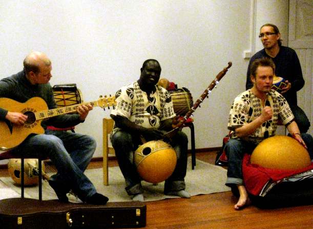 Kansanmusiikkilinjan kuulumisia Maaliskuussa luonamme vierailee merkittävä muusikko Burkina Fasosta!
