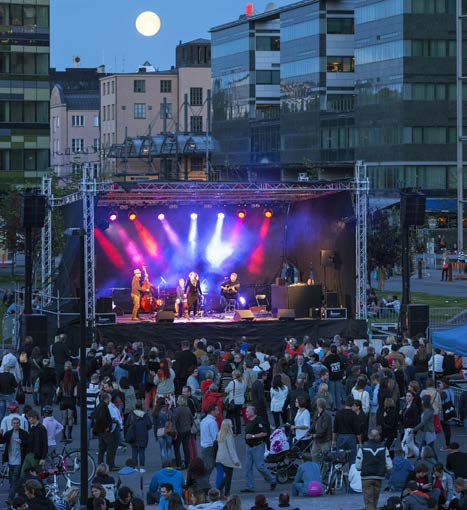 Helsingin juhlaviikot Helsingin juhlaviikot on Suomen suurin taidefestivaali, joka järjestetään vuosittain elo-syyskuun vaihteessa.