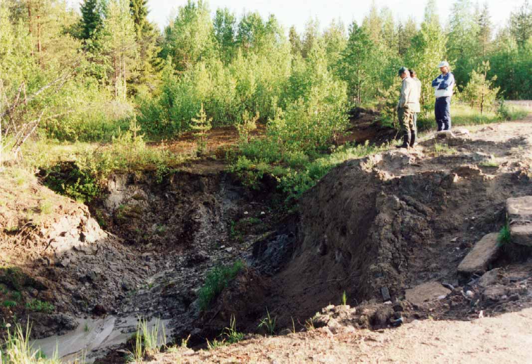 Kouvanjoen sivupuro on toiminut suo-ojitusten