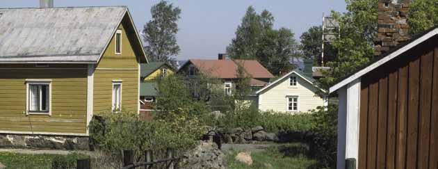 Pihat on usein aidattu siten, ettei piha-alueen laajuudesta ole epäselvyyttä. Kuva: YHA Kuvapankki / Tapio Heikkilä. Piha-alueelle ei ole metrimääräistä määritelmää.