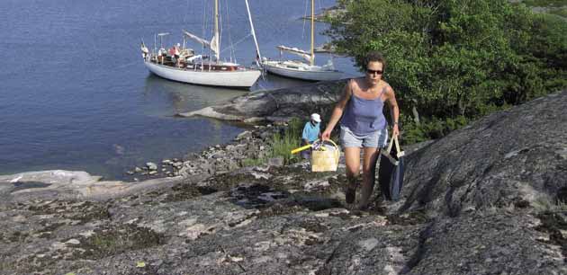 Luonnonsatamaan saa rantautua, ellei kyseessä ole esimerkiksi piha- tai luonnonsuojelualue. Kuva: Rea Nyström.