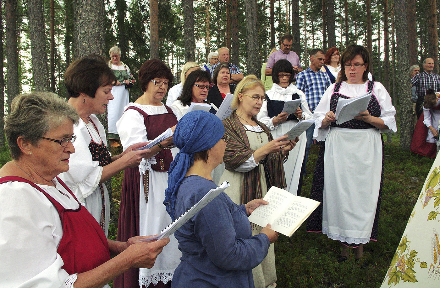 Kyykän tulokset: 1) Kalevala (Uhtua) 2) Kuivajärvi 3) Ruotsin maajoukkue 4) Kärkelä Ja ongittiin rannalta... Kuivajärven proasniekan ensimmäinen onkikisa suunnattiin nuorimmille proasniekkavieraille.