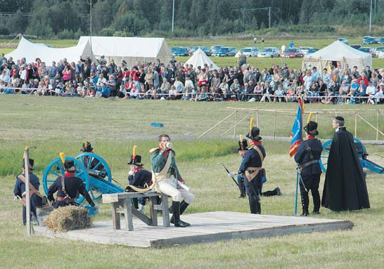 Finländaren kan dessutom förknippa det militärhistoriska med det senaste krigets företeelser och får därigenom en förståelse för situationer och följder.