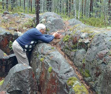 Sementti- Lenin vahtii toria edelleen, ja suomalaisten ennen sotia rakentama sul ittisellu-tehdas työntää Laatokalle Kioton sopimuksen mukaista mustaa savua putken täydeltä.