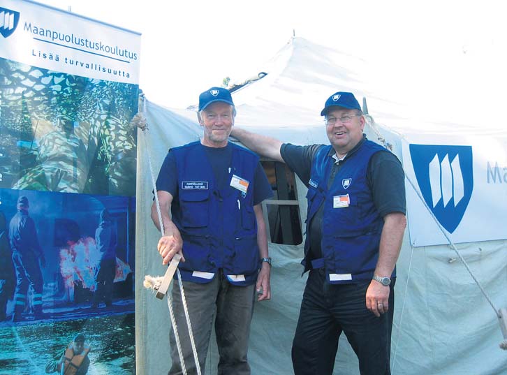 Lokakuu 2009 Pohjanmaan Maanpuolustaja 3/2009 19 Huomionosoituksia Suomen Reserviupseeriliiton kultainen ansiomitali