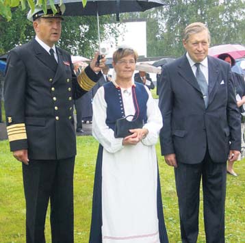 Lokakuu 2009 Pohjanmaan Maanpuolustaja 3/2009 3 Puolustusvoimien ylipäällikön tehtävä sopii presidentille Puolustusvoimat on aina toiminut demokraattisen yhteiskunnan puolustajana.