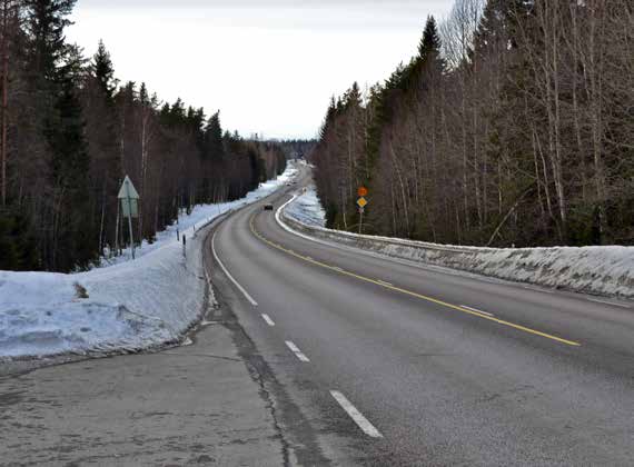 1.2 Suunnittelualueen laajuus ja nykytilanne Suunnittelualue sijaitsee valtatiellä 12 välillä Uusikylä (Nastola) Suvioja (Kouvola). Suunnittelualueen pituus on noin 32,5 kilometriä.