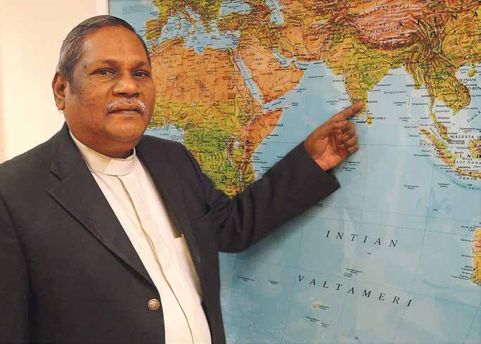 LÄHDE 24.2.2012 12/2012 A.G. Augustine Jeyakumar on syntyjään tamilinkielinen dalit Tamil Nadun osavaltiosta. Hänen lamppuöljyä myynyt isoisänsä Abraham oli kotikylän ensimmäinen kristitty.